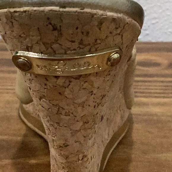Preowned Lilly Pulitzer Wedges Tan/Beige Size 7.5 (Item#S042) - Picture 9 of 12